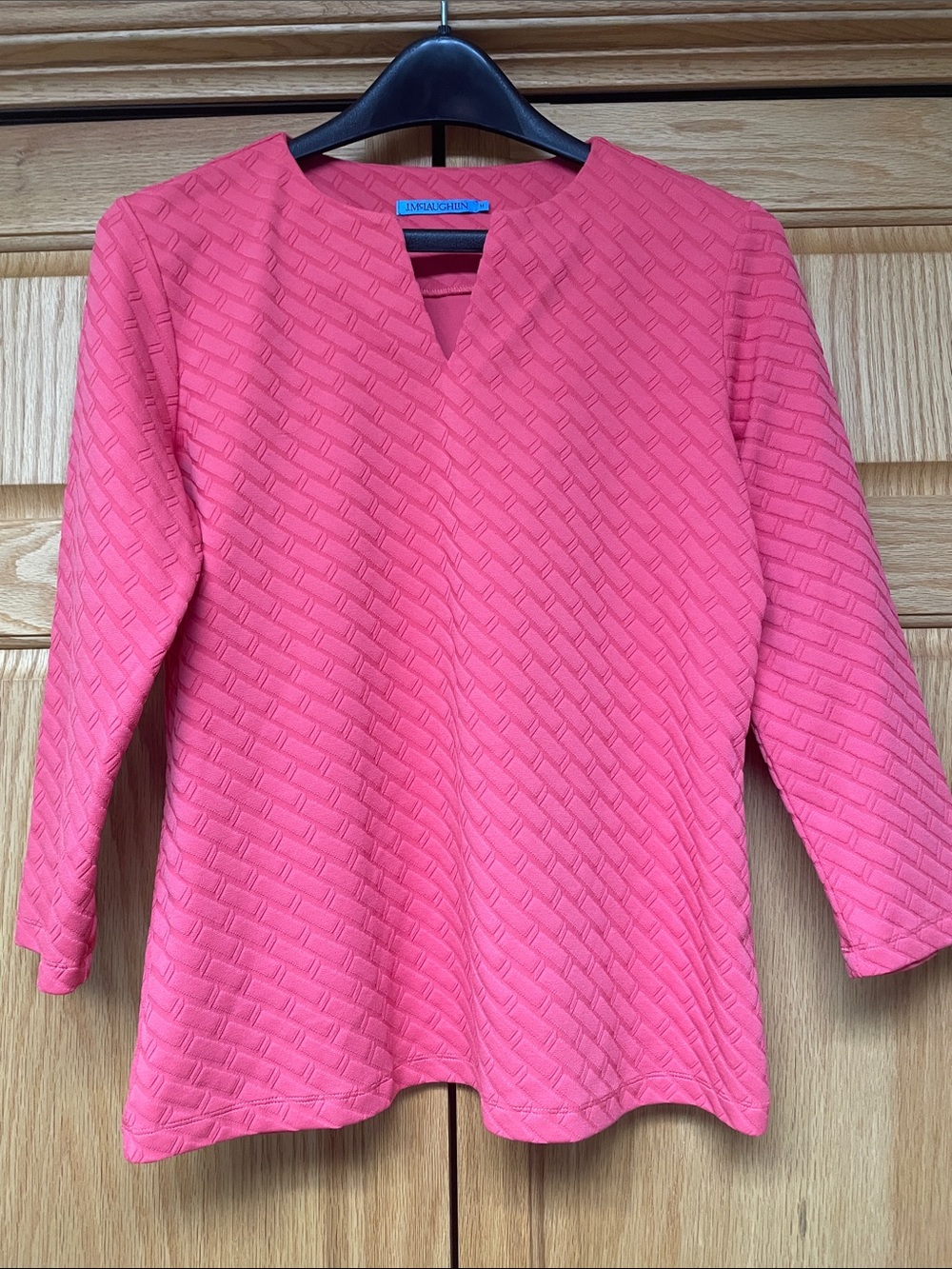 J. McLaughlin Coral Textured V-Neck Top - Size Medium